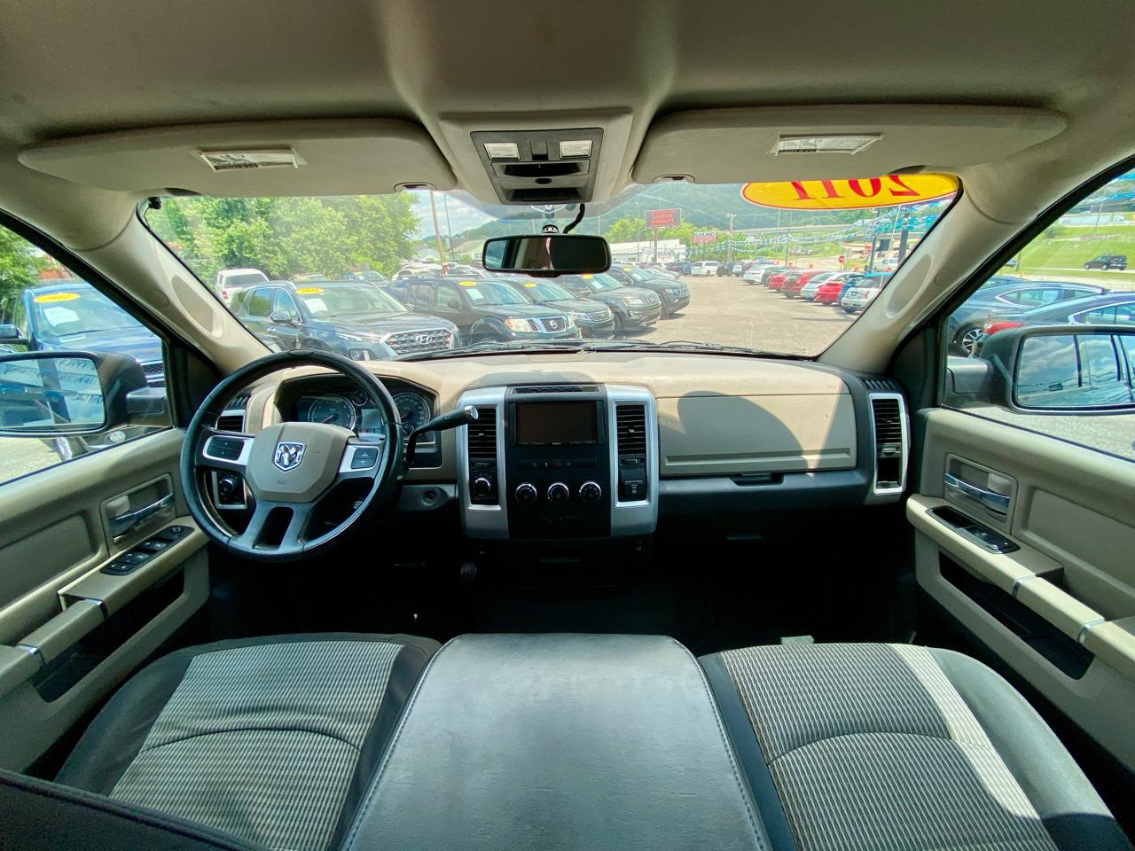 RAM 1500 4WD Quad Cab 140.5" Big Horn 2011