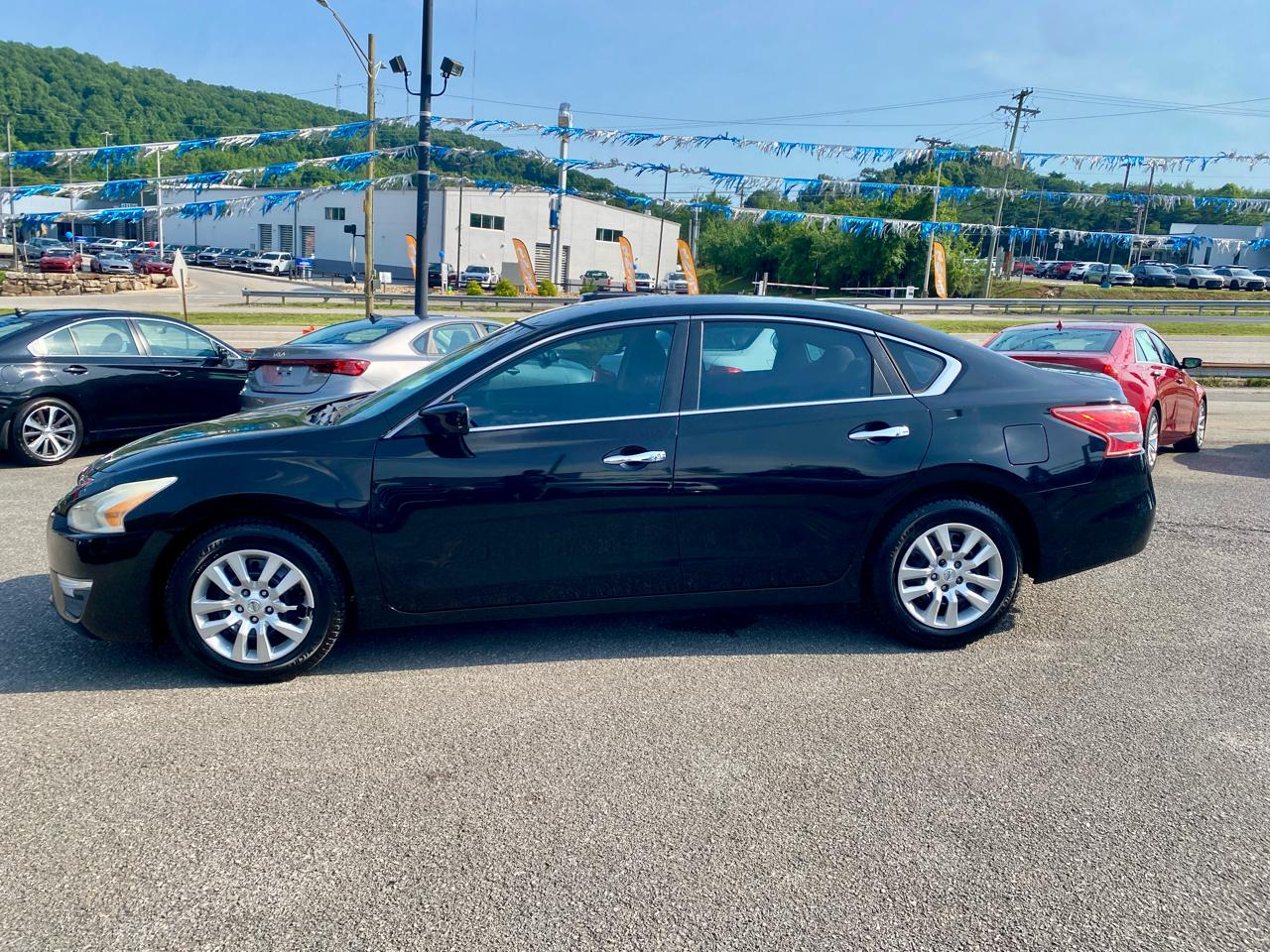 Nissan Altima 4dr Sdn I4 2.5 S 2013