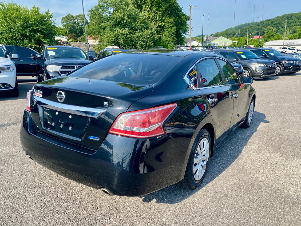 Nissan Altima 4dr Sdn I4 2.5 S 2013