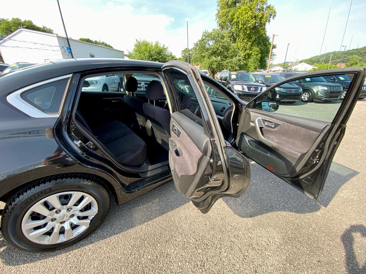 Nissan Altima 4dr Sdn I4 2.5 S 2013