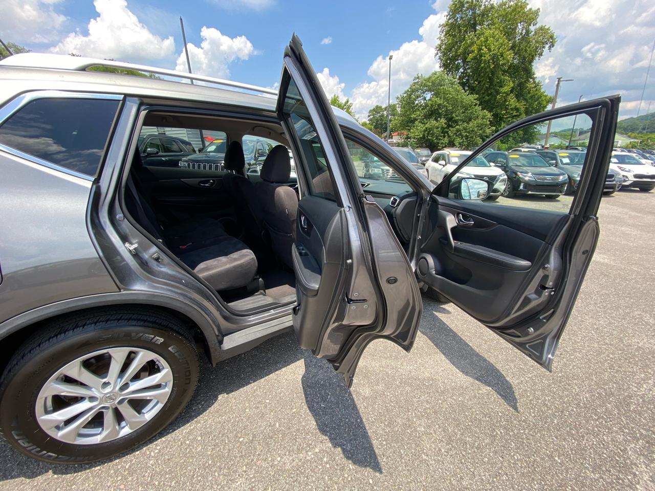 Nissan Rogue FWD 4dr SV 2015