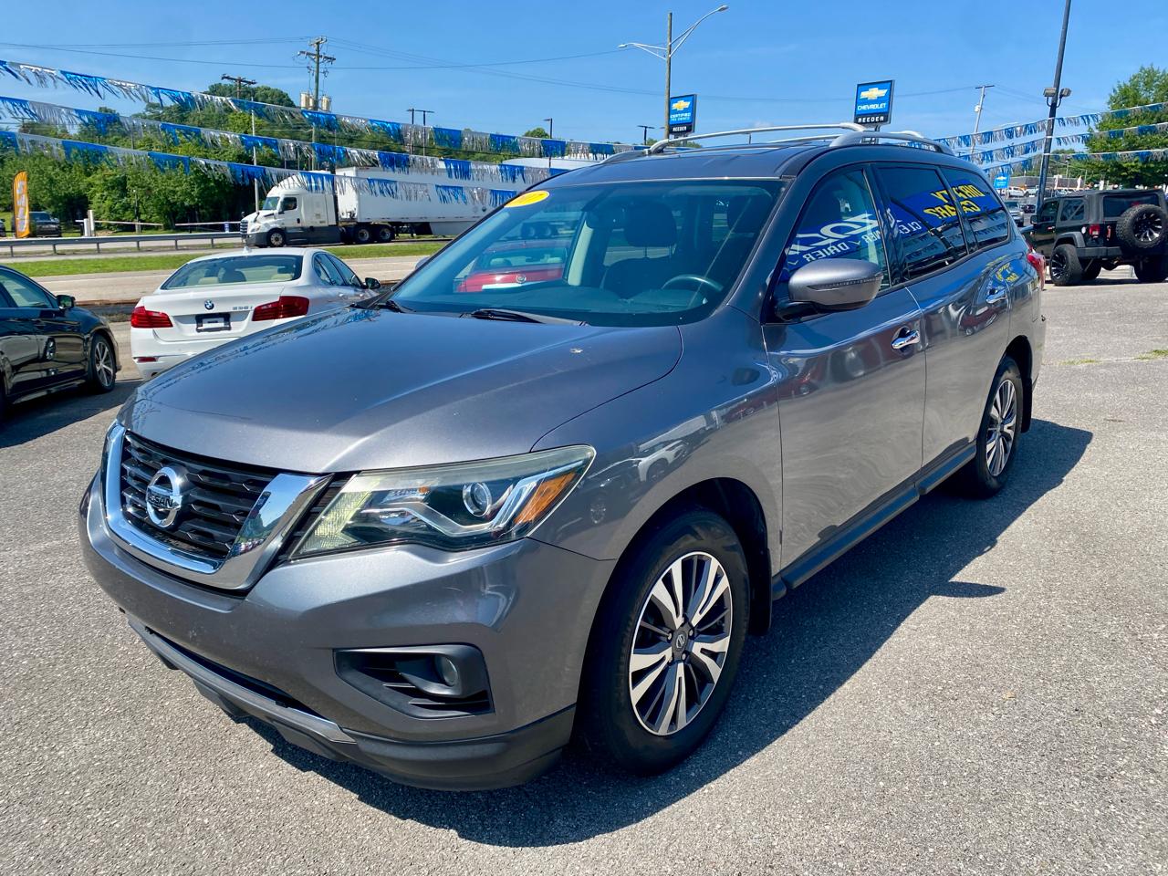 Nissan Pathfinder 4x4 SV 2017