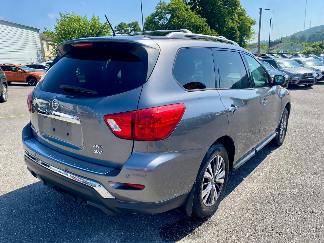 Nissan Pathfinder 4x4 SV 2017