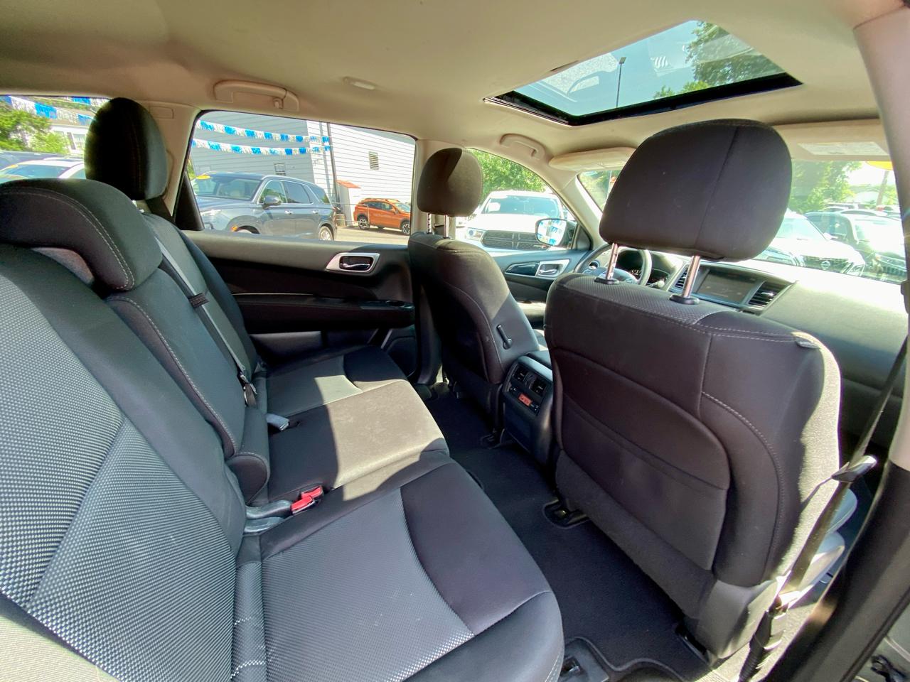 Nissan Pathfinder 4x4 SV 2017