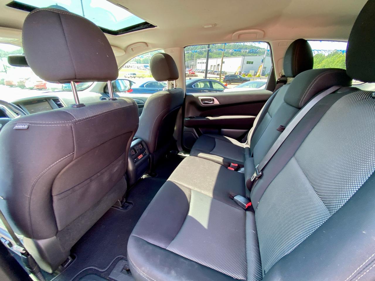Nissan Pathfinder 4x4 SV 2017