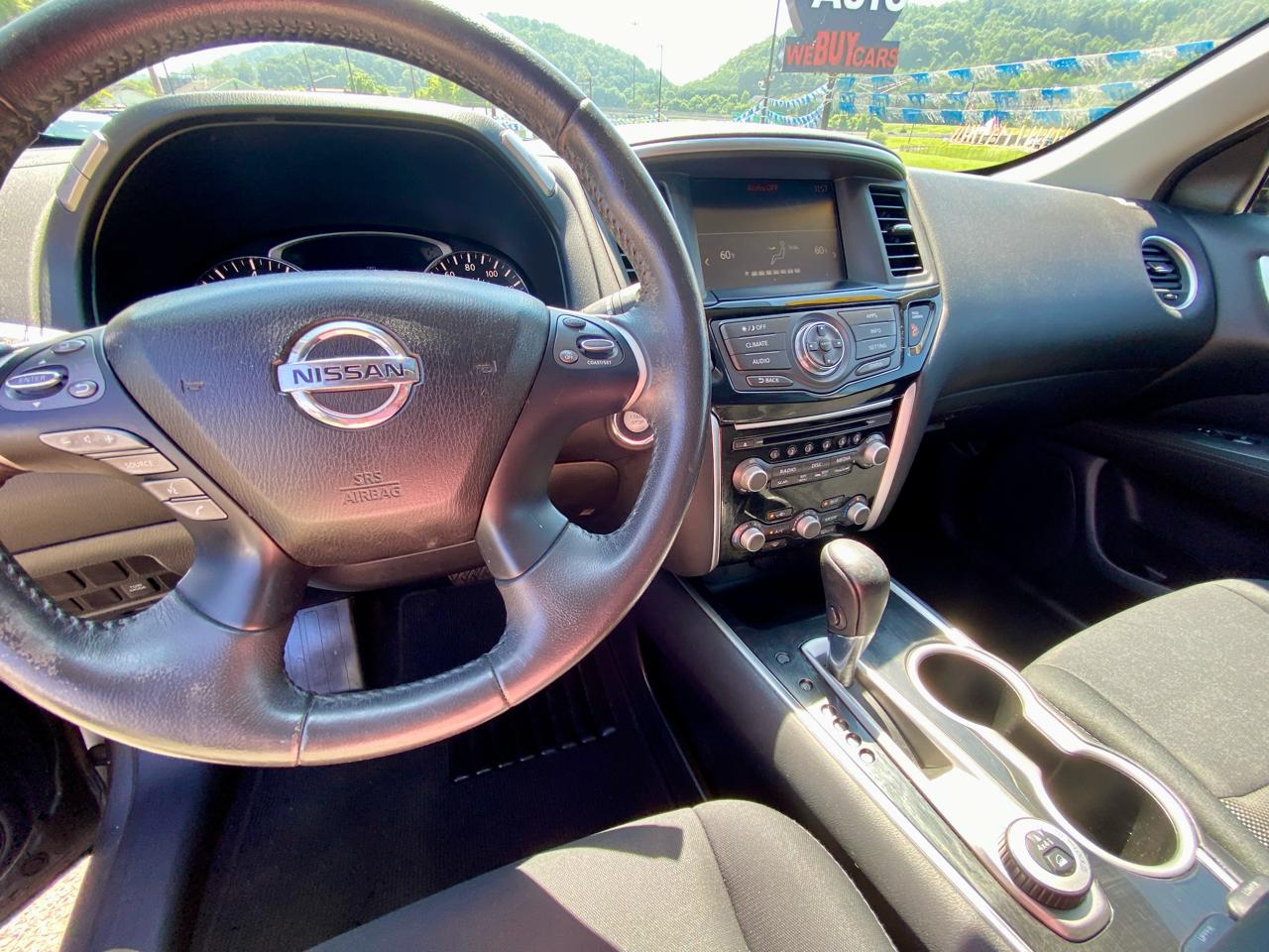 Nissan Pathfinder 4x4 SV 2017