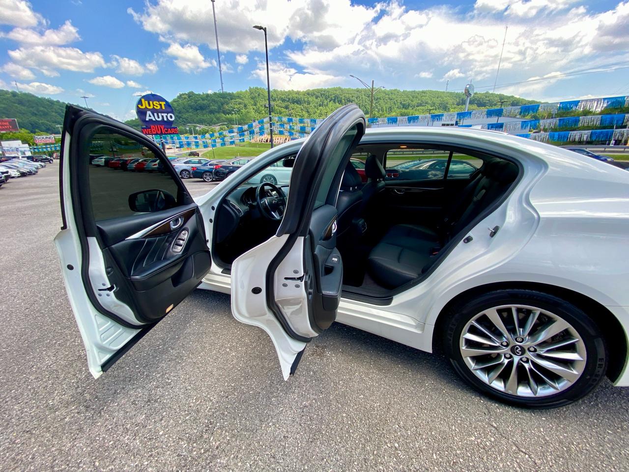 Infiniti Q50 3.0t LUXE AWD 2018