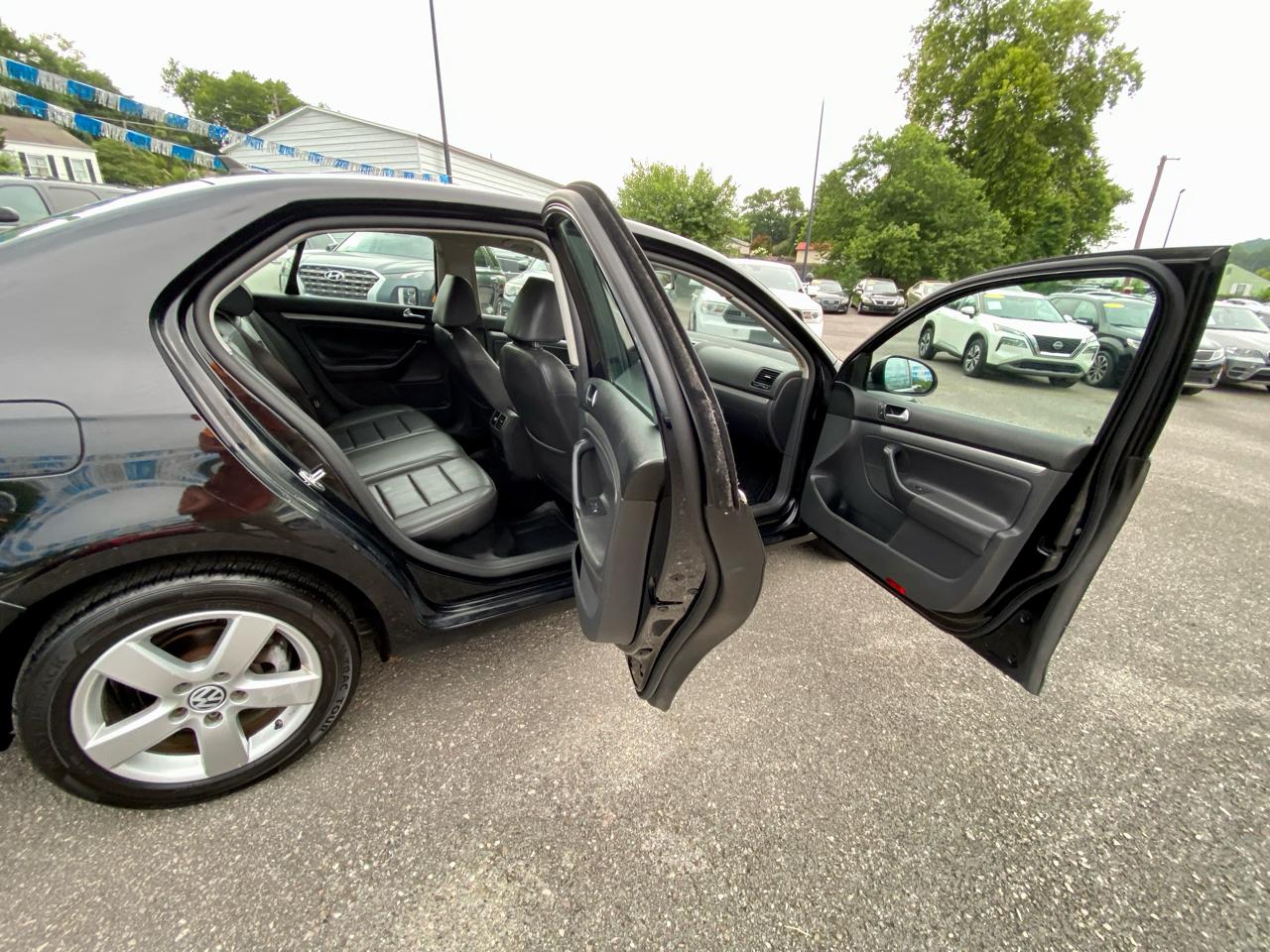 Volkswagen Jetta Sedan 4dr Auto SEL 2009