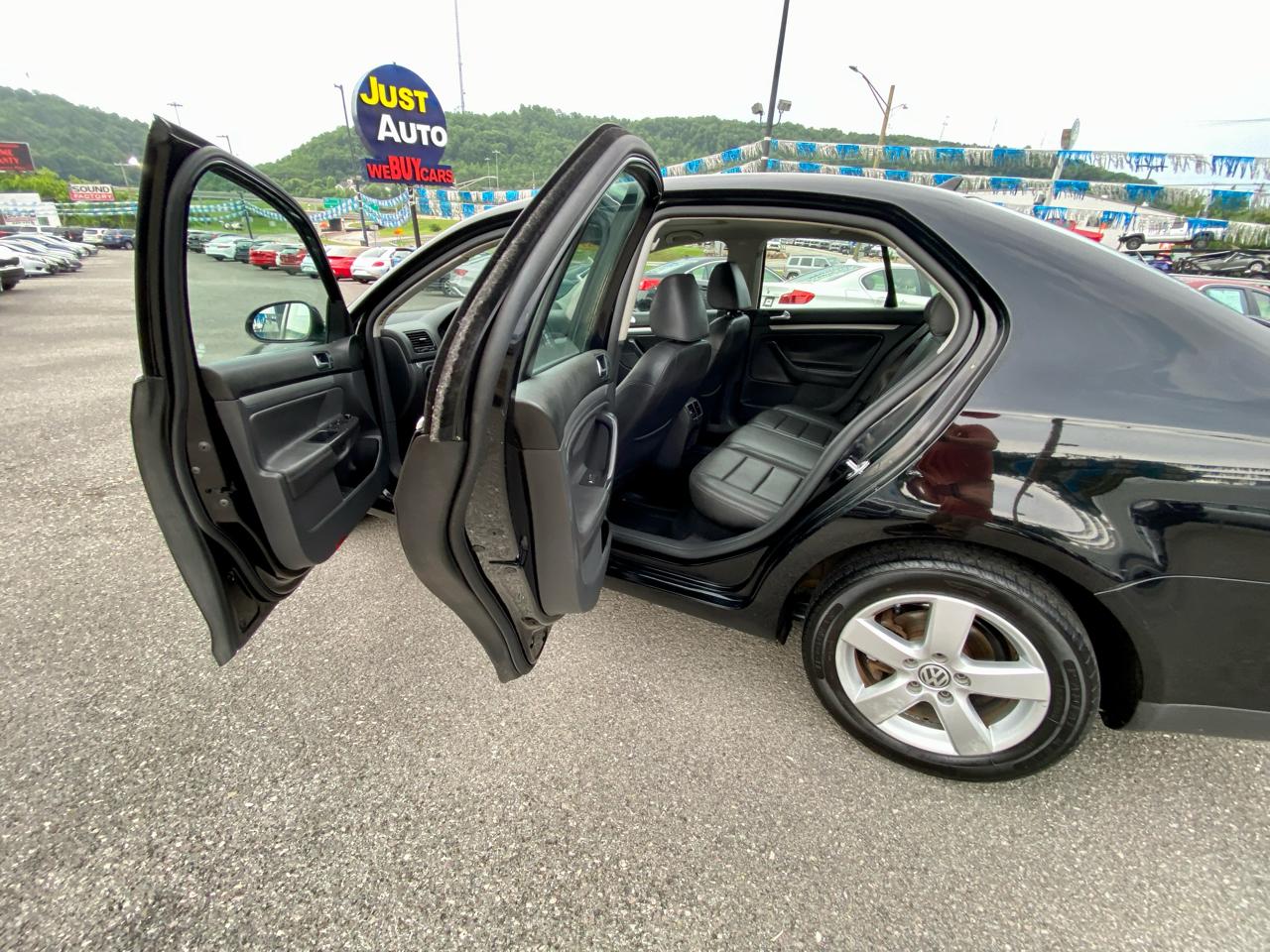 Volkswagen Jetta Sedan 4dr Auto SEL 2009