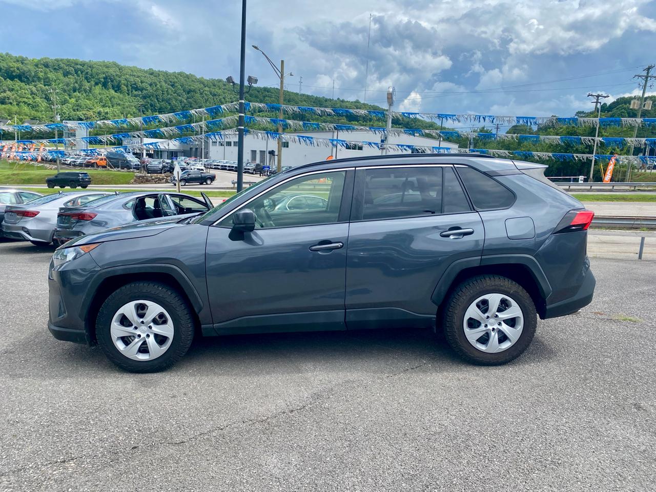 Toyota RAV4 LE AWD (Natl) 2019