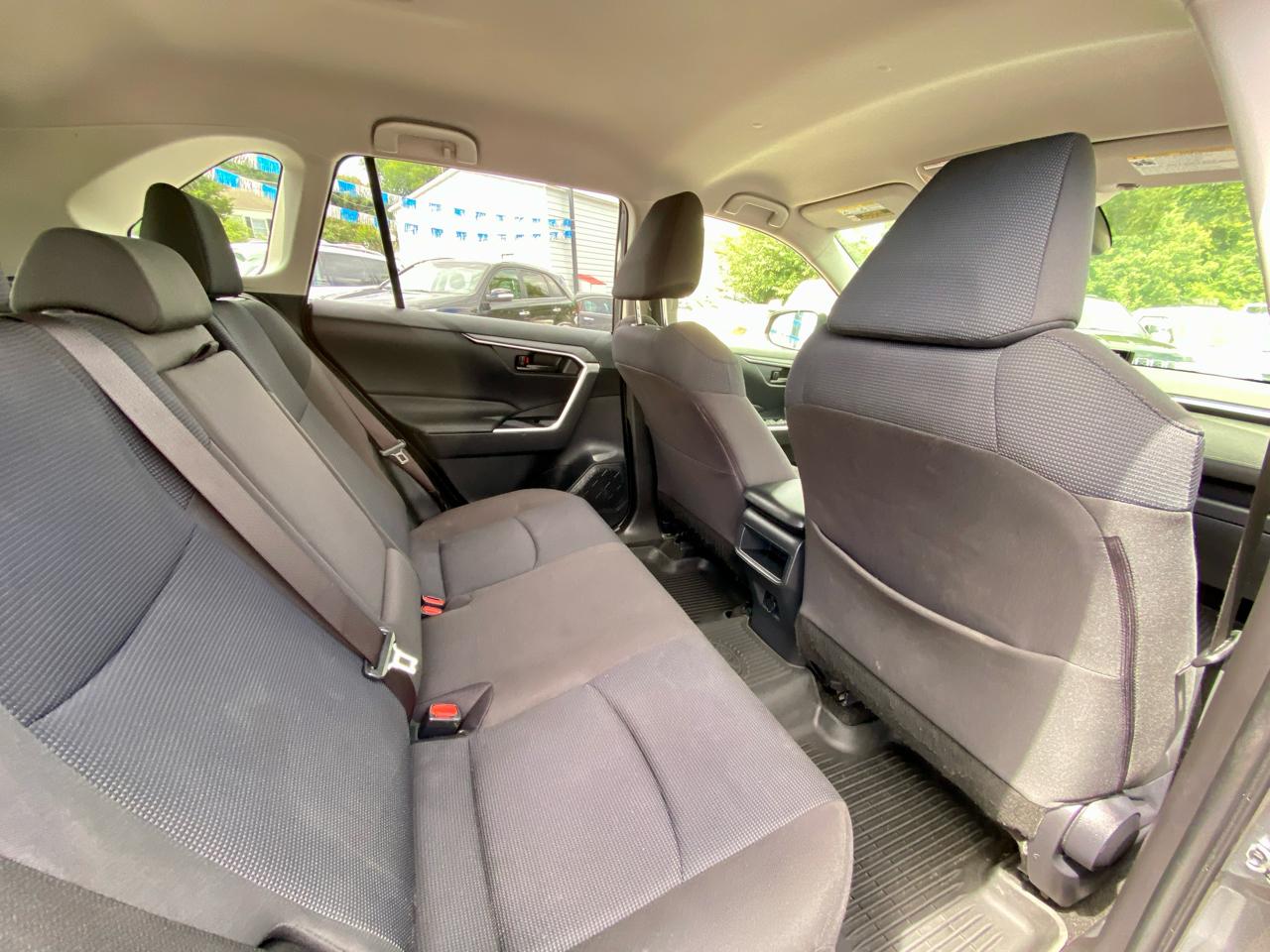 Toyota RAV4 LE AWD (Natl) 2019