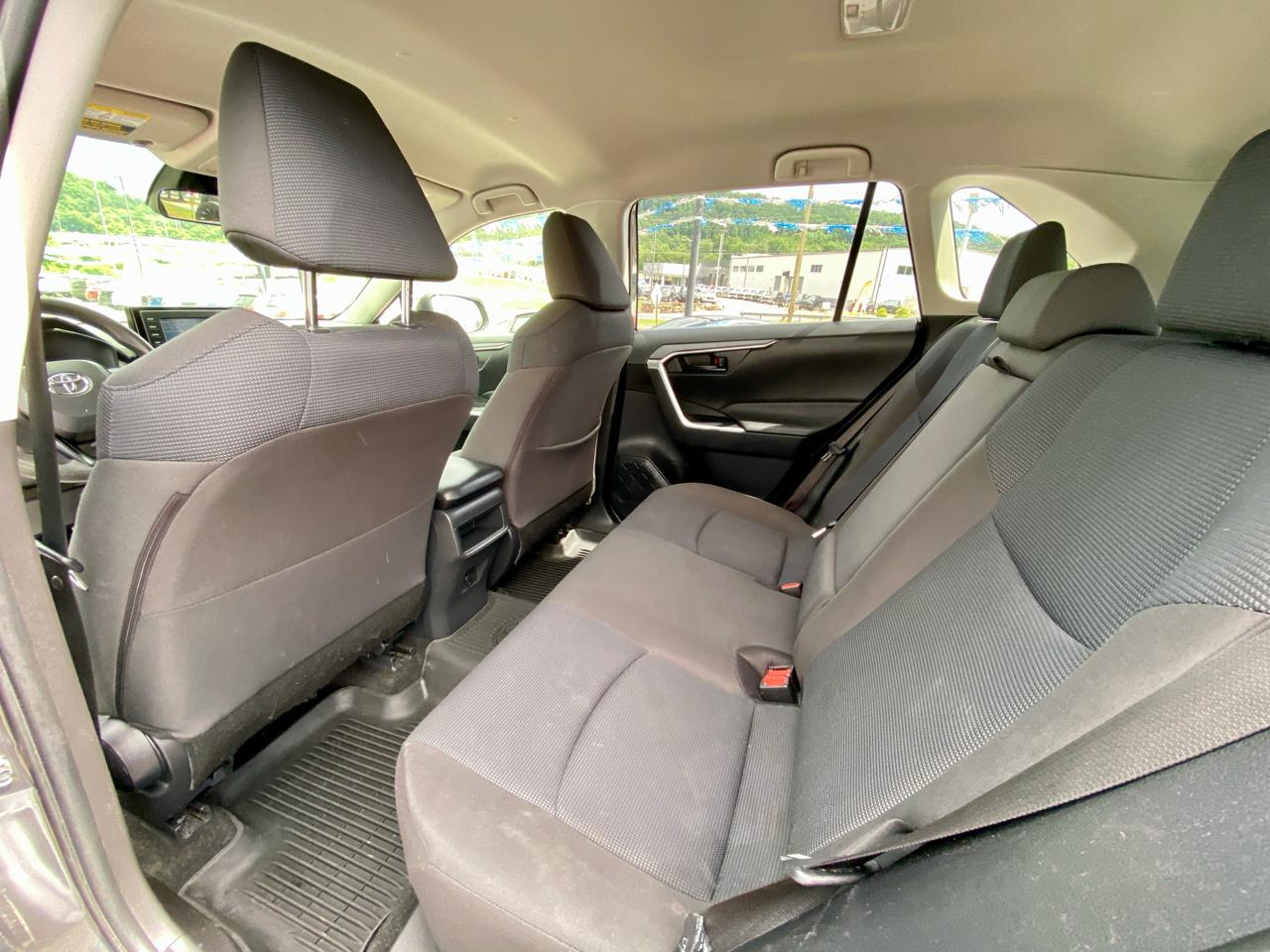 Toyota RAV4 LE AWD (Natl) 2019