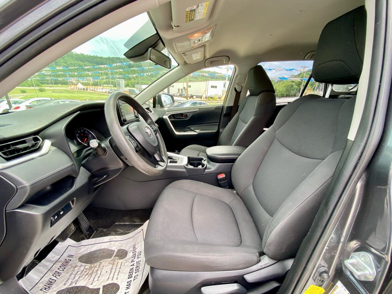 Toyota RAV4 LE AWD (Natl) 2019
