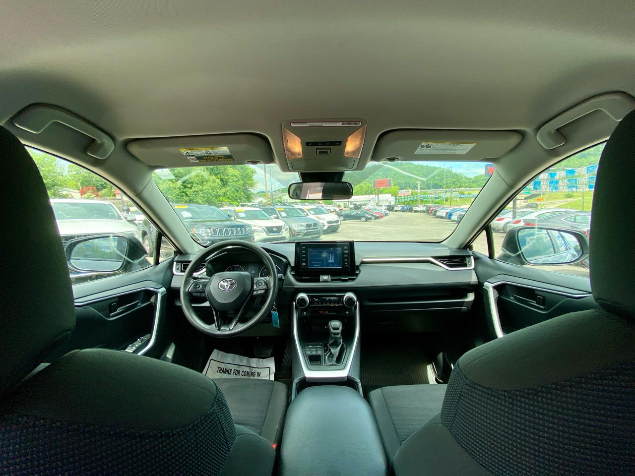 Toyota RAV4 LE AWD (Natl) 2019