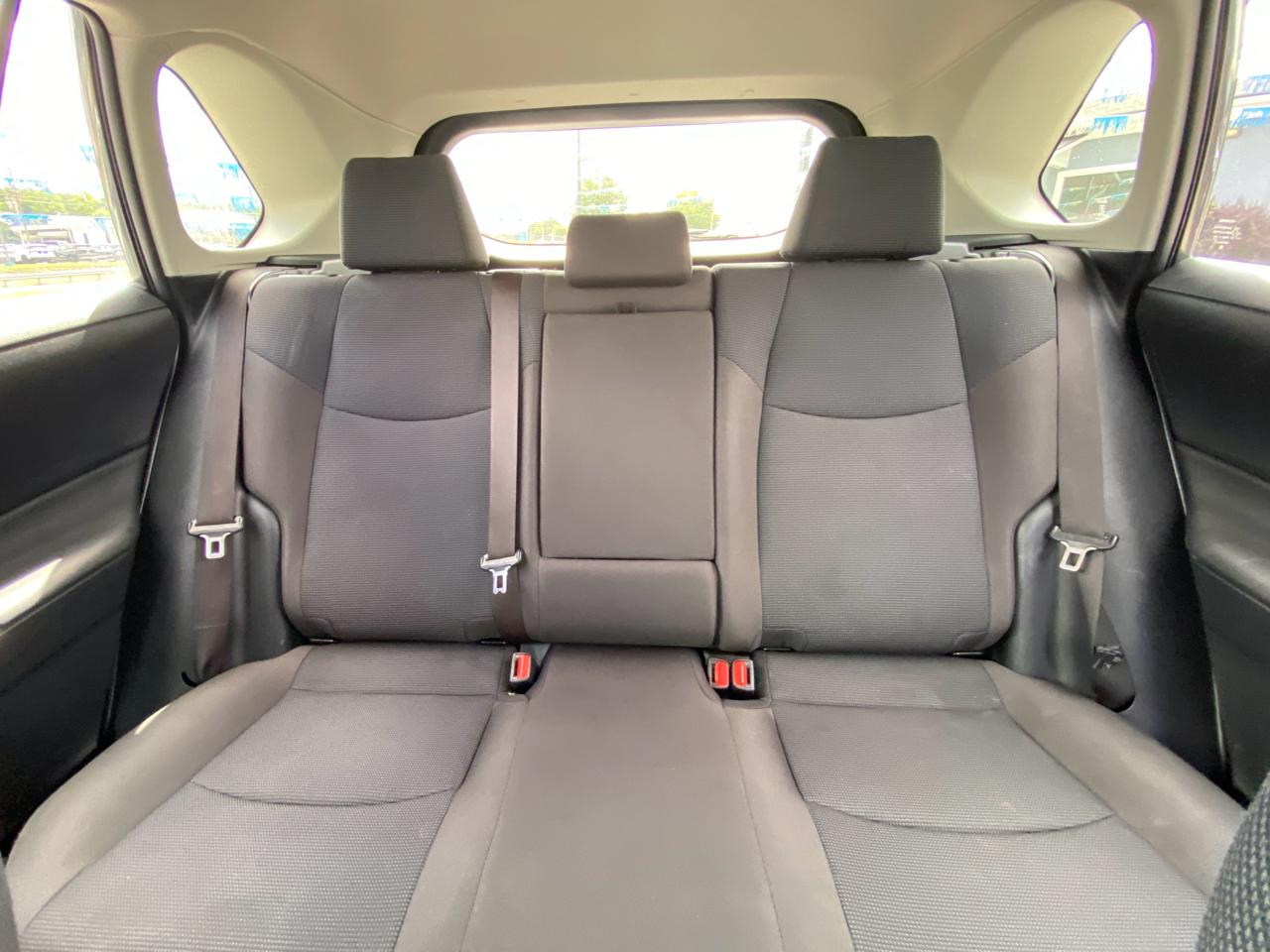 Toyota RAV4 LE AWD (Natl) 2019