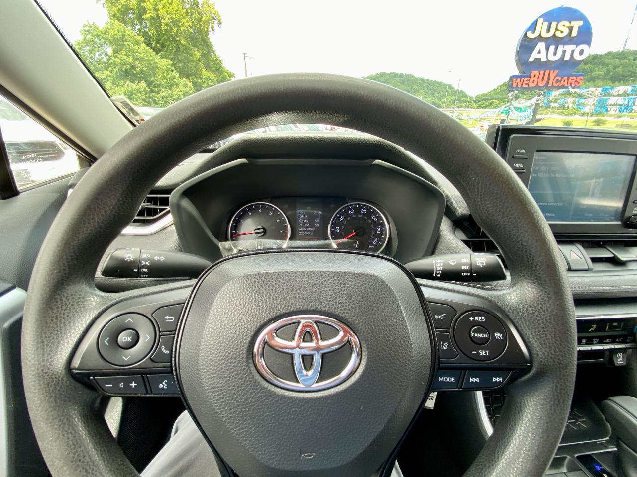 Toyota RAV4 LE AWD (Natl) 2019