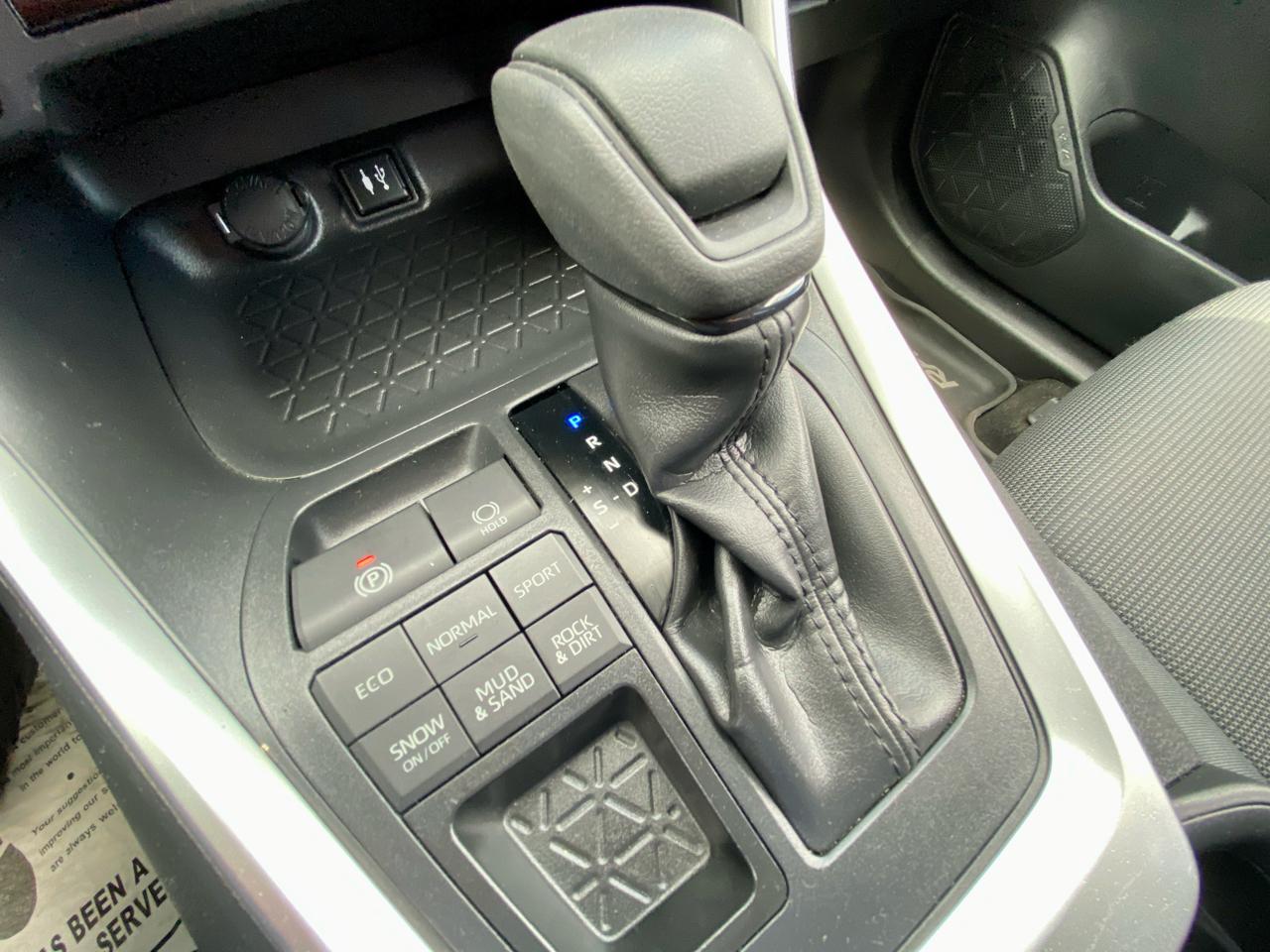 Toyota RAV4 LE AWD (Natl) 2019