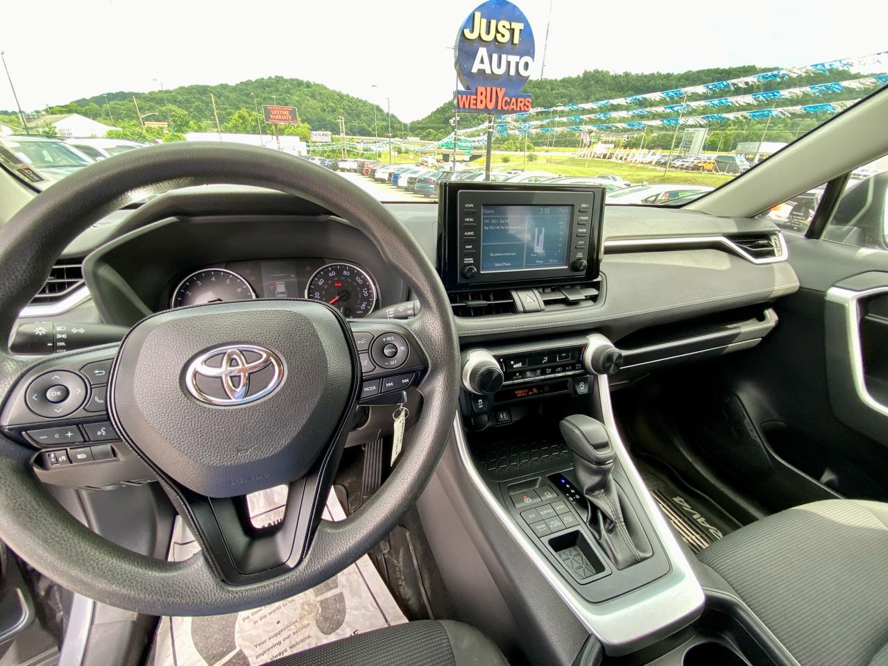 Toyota RAV4 LE AWD (Natl) 2019