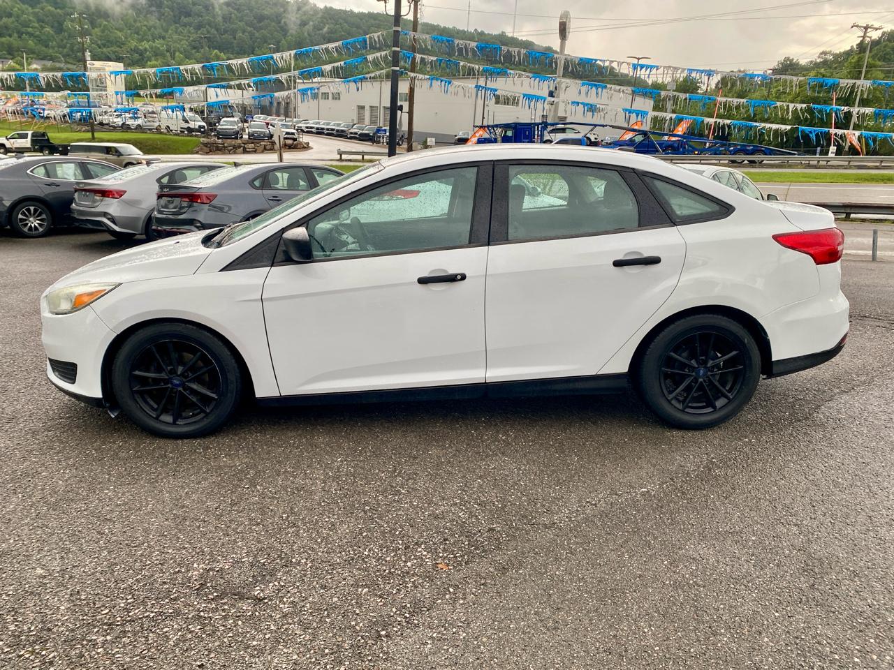 Ford Focus 4dr Sdn S 2015