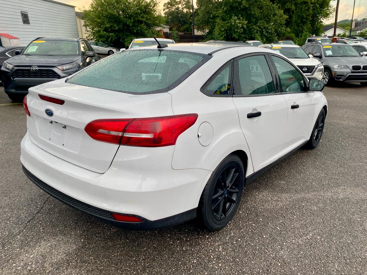 Ford Focus 4dr Sdn S 2015