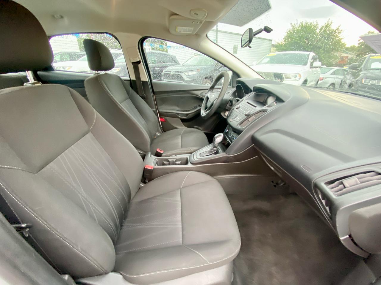 Ford Focus 4dr Sdn S 2015