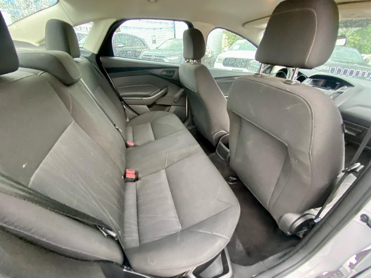 Ford Focus 4dr Sdn S 2015