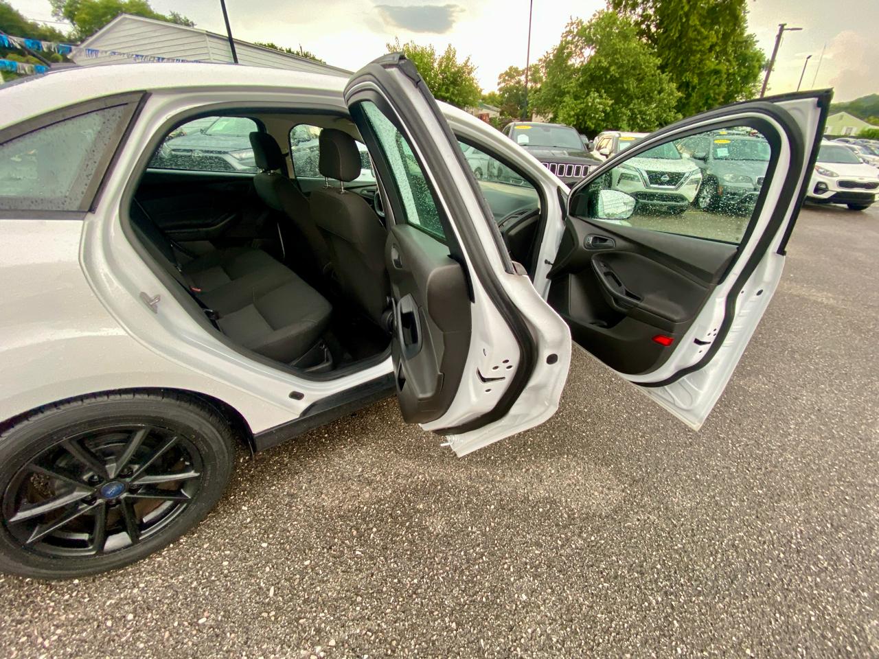 Ford Focus 4dr Sdn S 2015