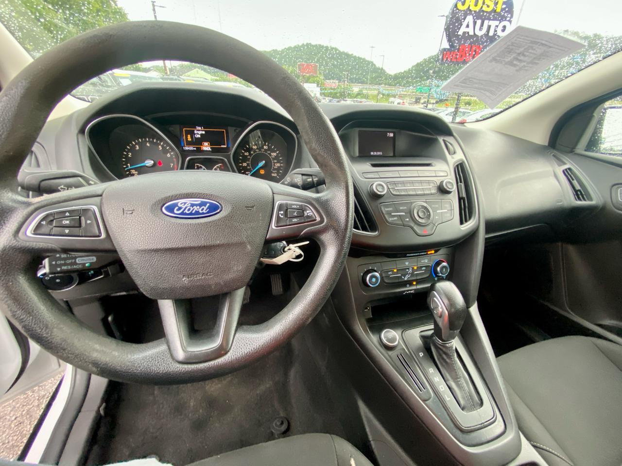 Ford Focus 4dr Sdn S 2015