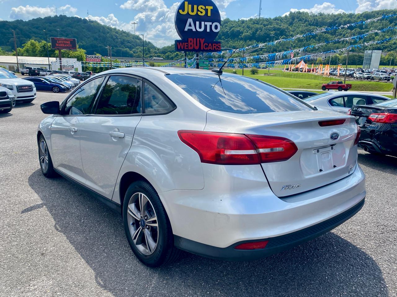 Ford Focus SE Sedan 2017