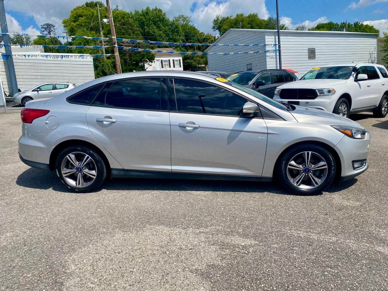 Ford Focus SE Sedan 2017