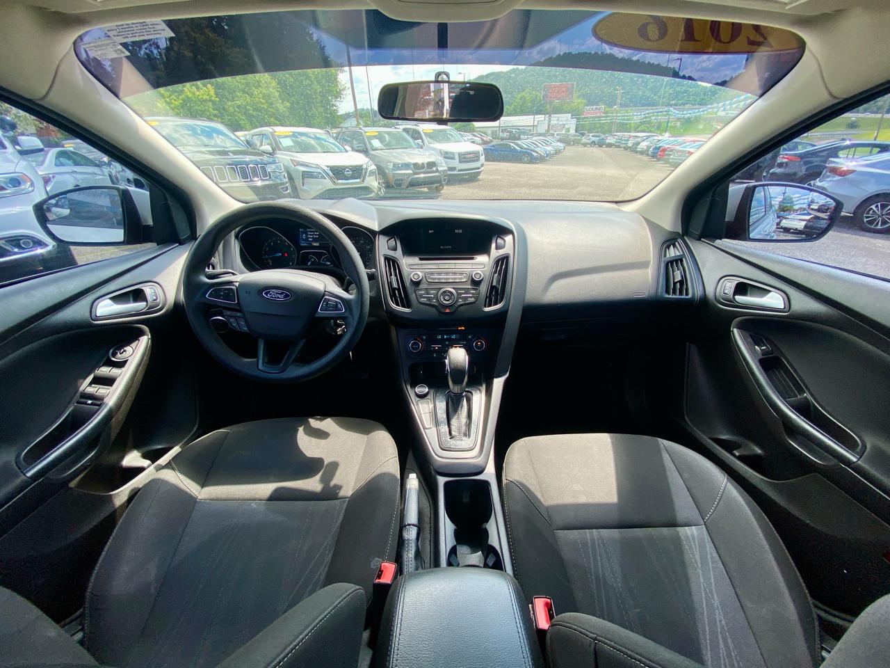 Ford Focus SE Sedan 2017