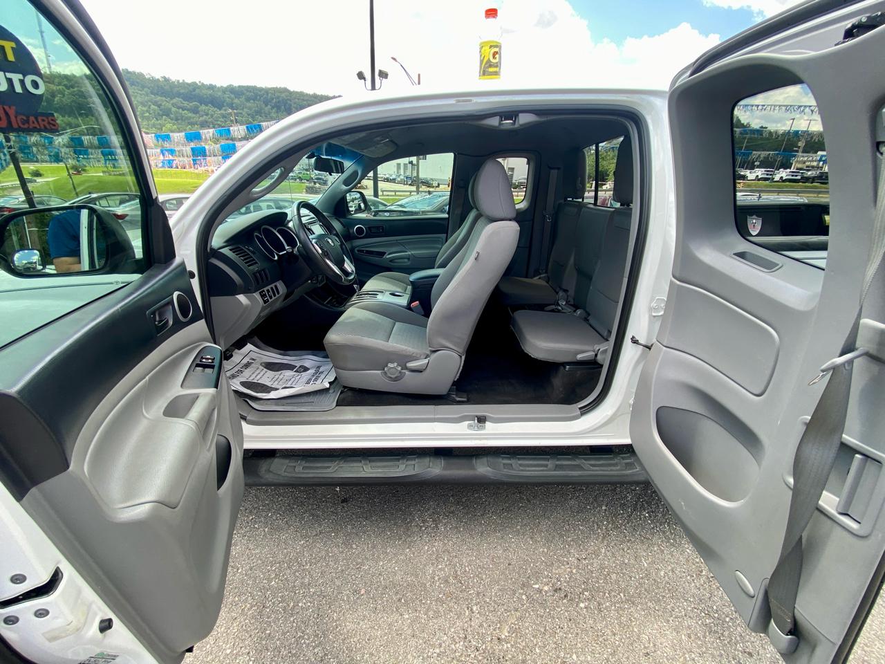 Toyota Tacoma 2WD Access Cab I4 AT (Natl) 2014