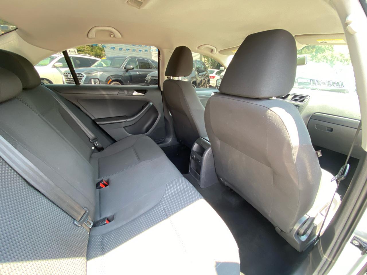 Volkswagen Jetta Sedan 4dr Man S w/Sunroof 2013