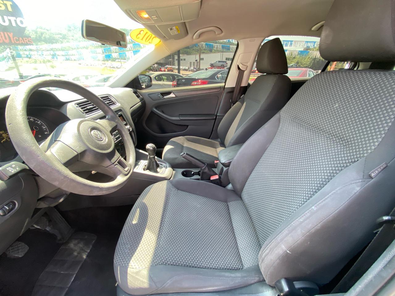 Volkswagen Jetta Sedan 4dr Man S w/Sunroof 2013