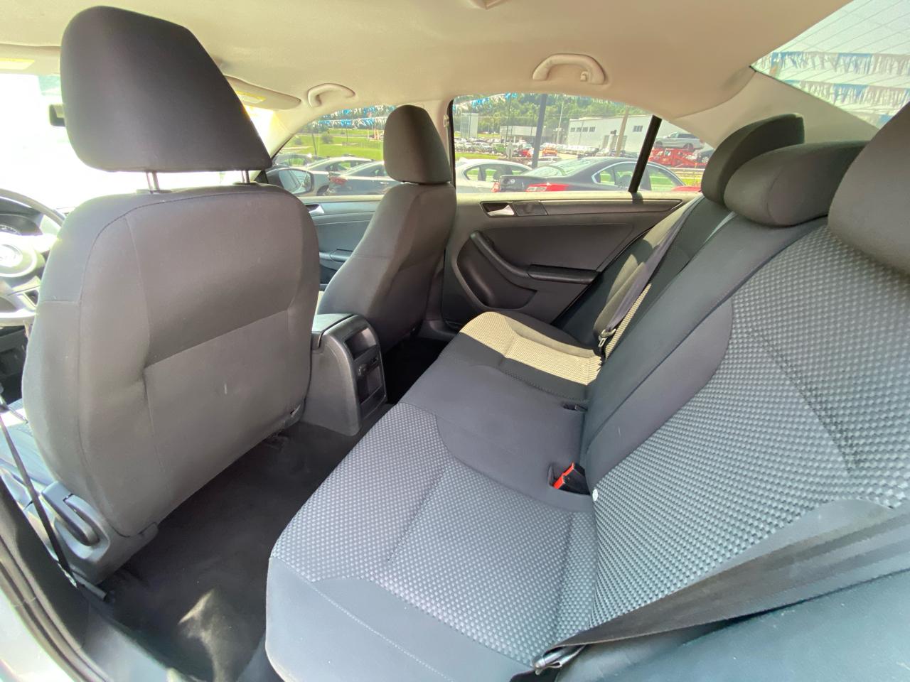 Volkswagen Jetta Sedan 4dr Man S w/Sunroof 2013