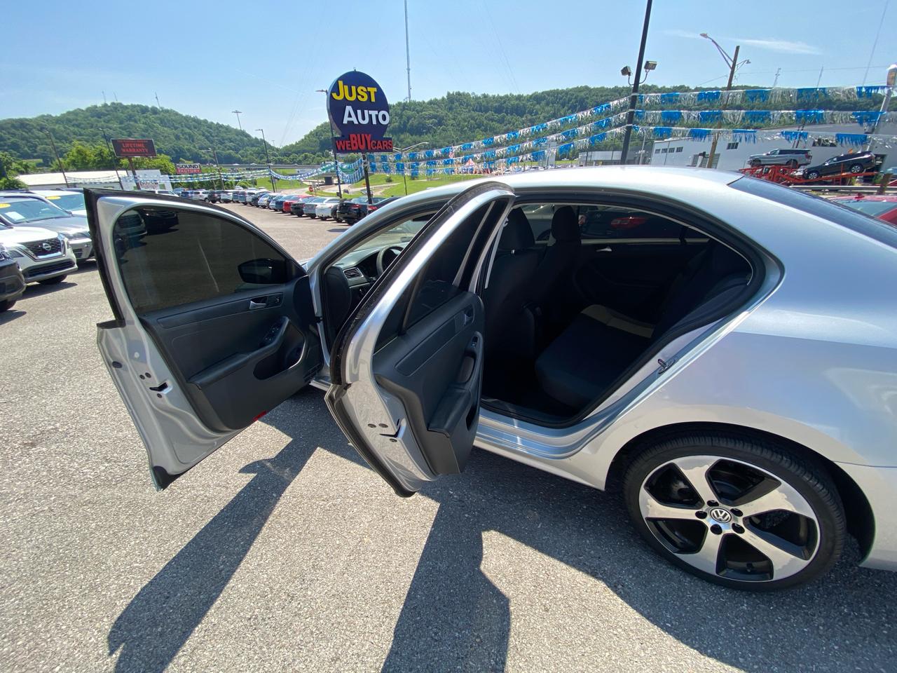 Volkswagen Jetta Sedan 4dr Man S w/Sunroof 2013