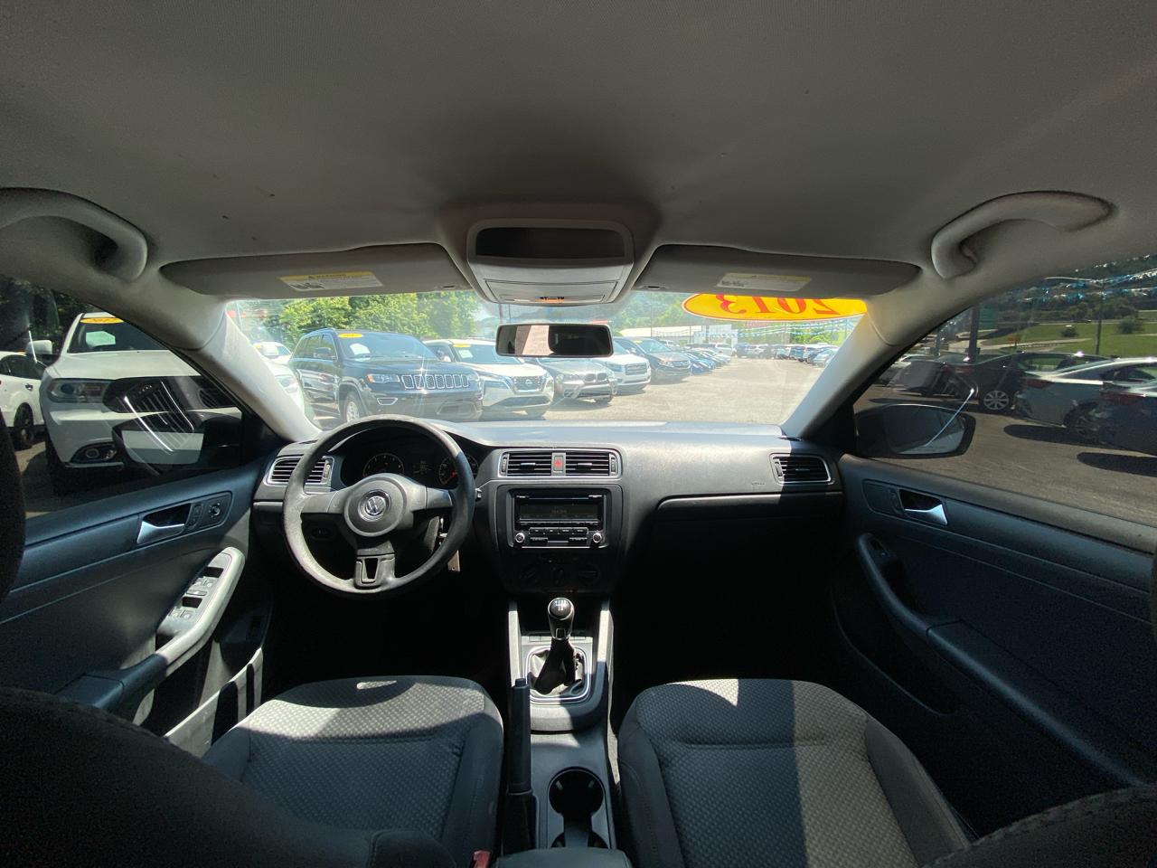 Volkswagen Jetta Sedan 4dr Man S w/Sunroof 2013