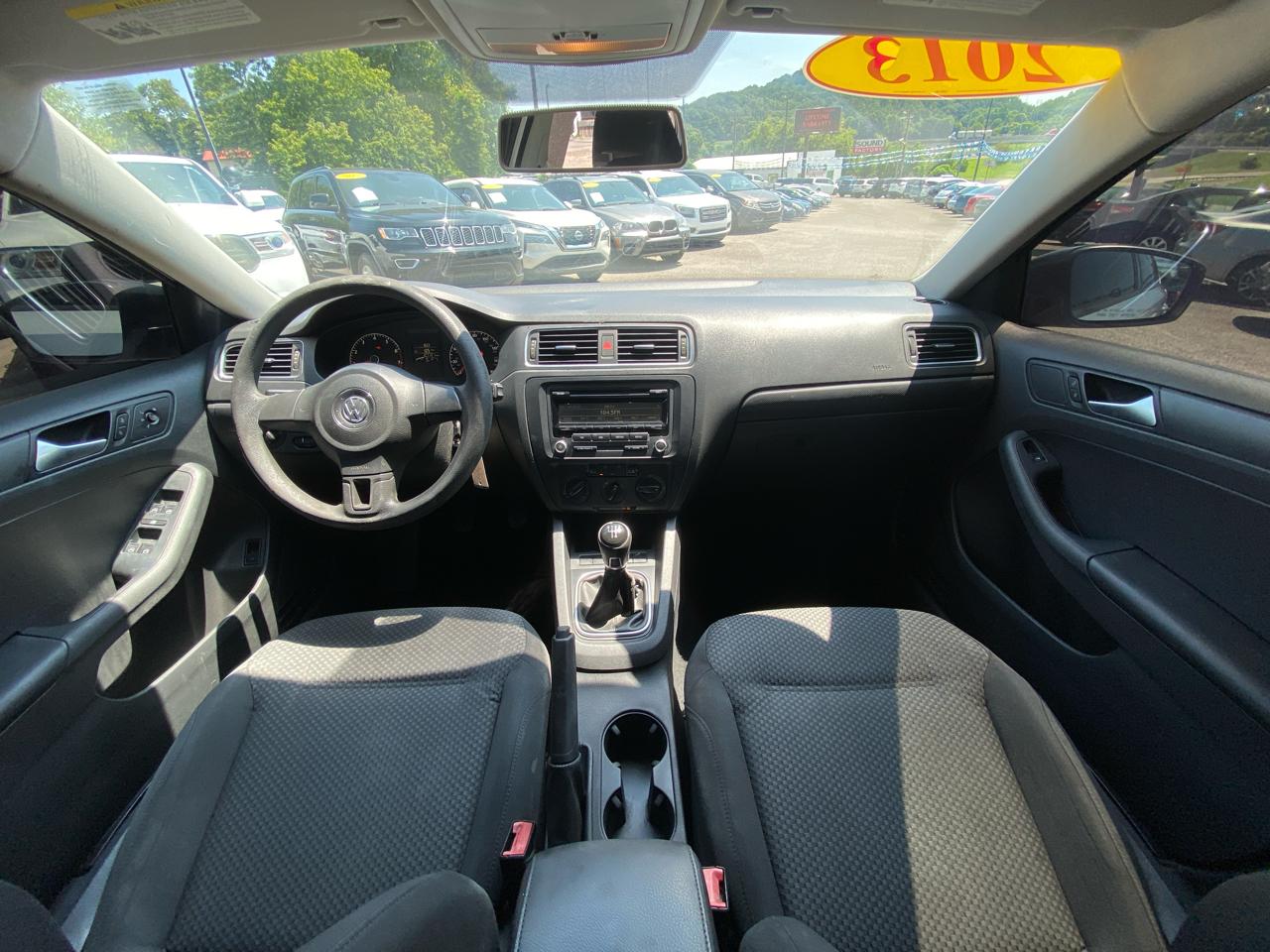 Volkswagen Jetta Sedan 4dr Man S w/Sunroof 2013