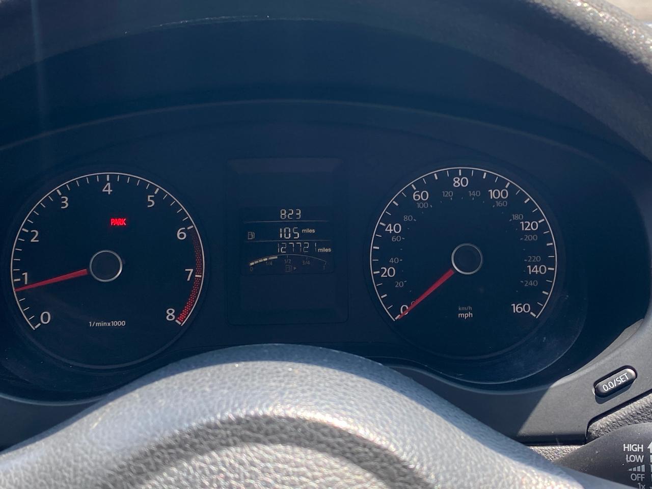 Volkswagen Jetta Sedan 4dr Man S w/Sunroof 2013