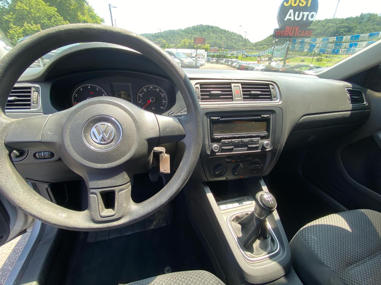 Volkswagen Jetta Sedan 4dr Man S w/Sunroof 2013