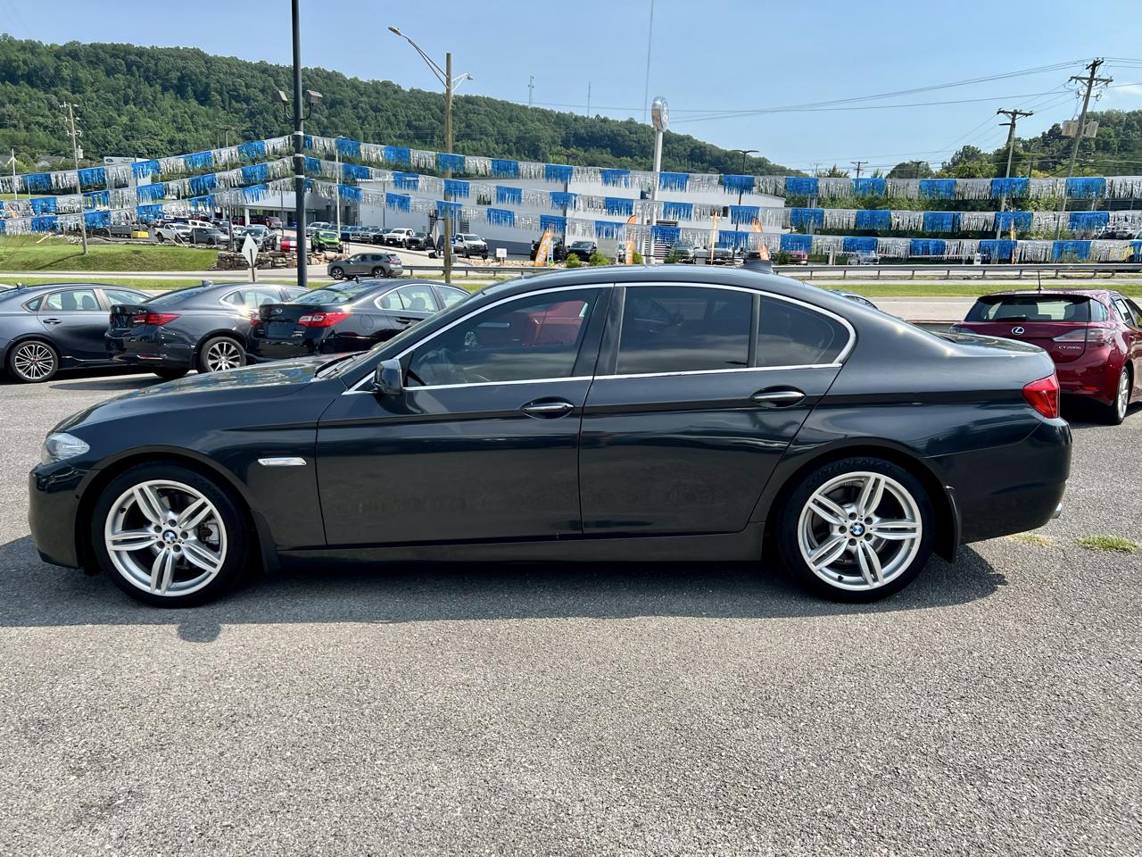 BMW 5 Series 4dr Sdn 528i RWD 2011