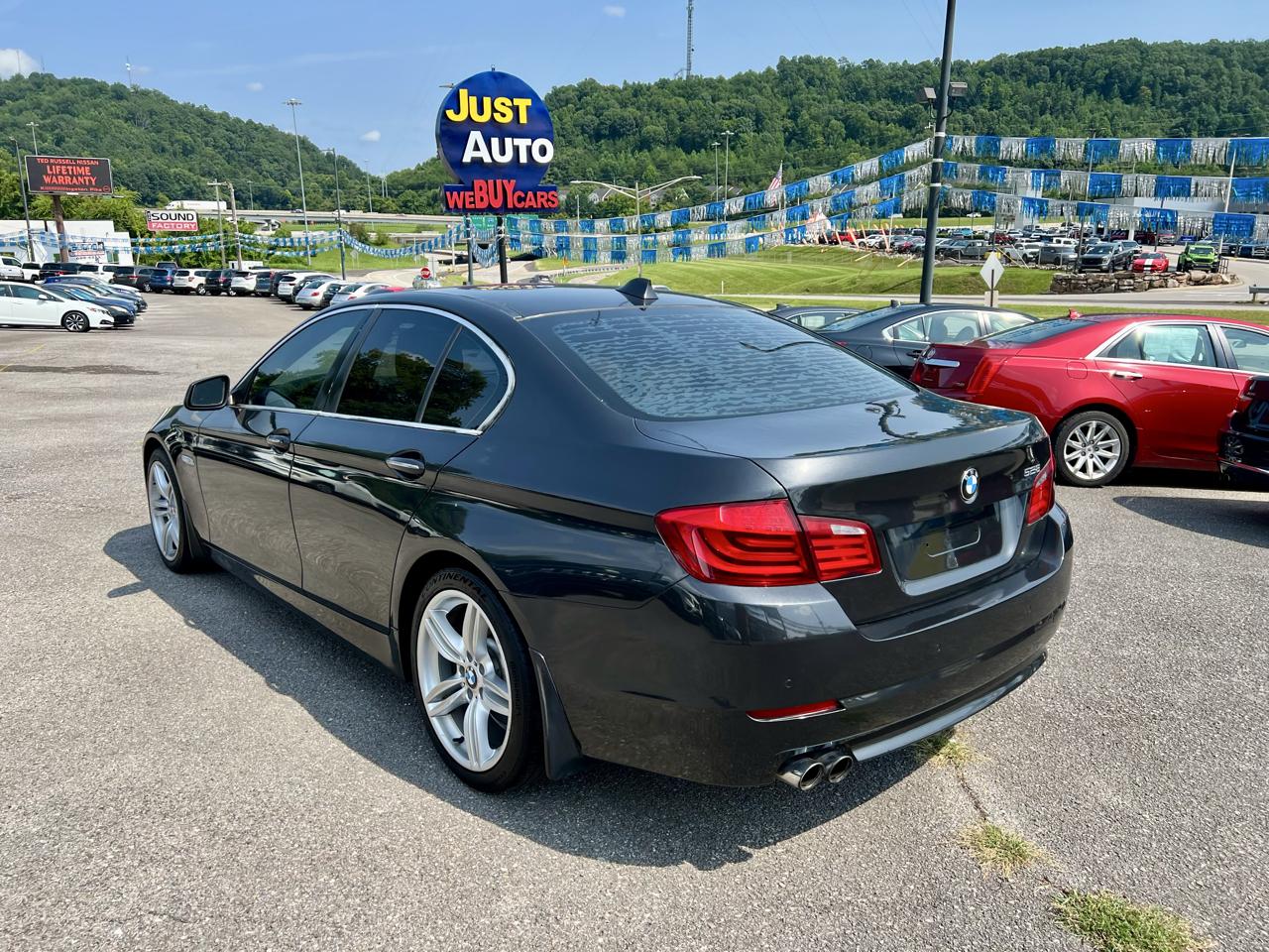 BMW 5 Series 4dr Sdn 528i RWD 2011