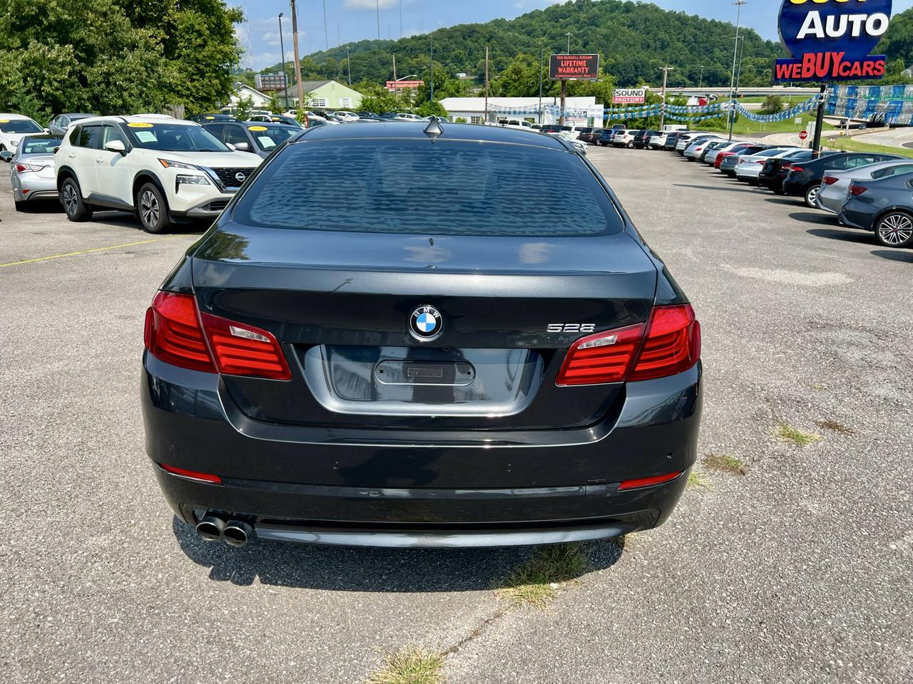 BMW 5 Series 4dr Sdn 528i RWD 2011