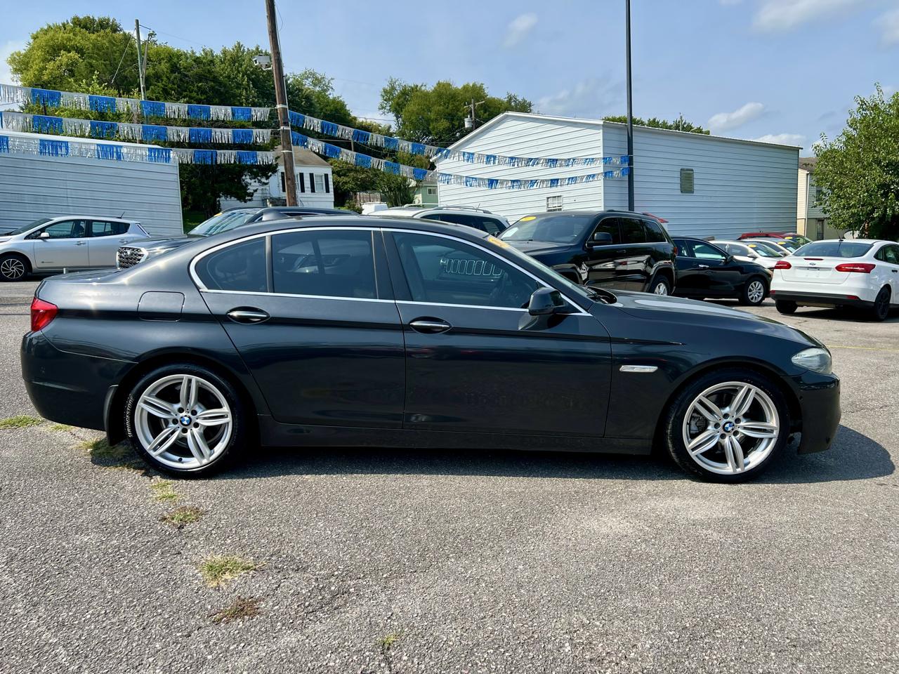 BMW 5 Series 4dr Sdn 528i RWD 2011