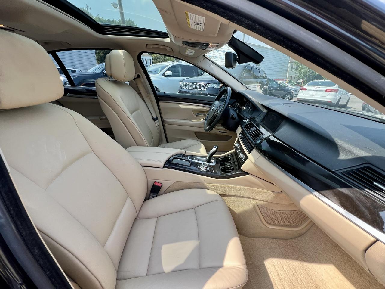 BMW 5 Series 4dr Sdn 528i RWD 2011