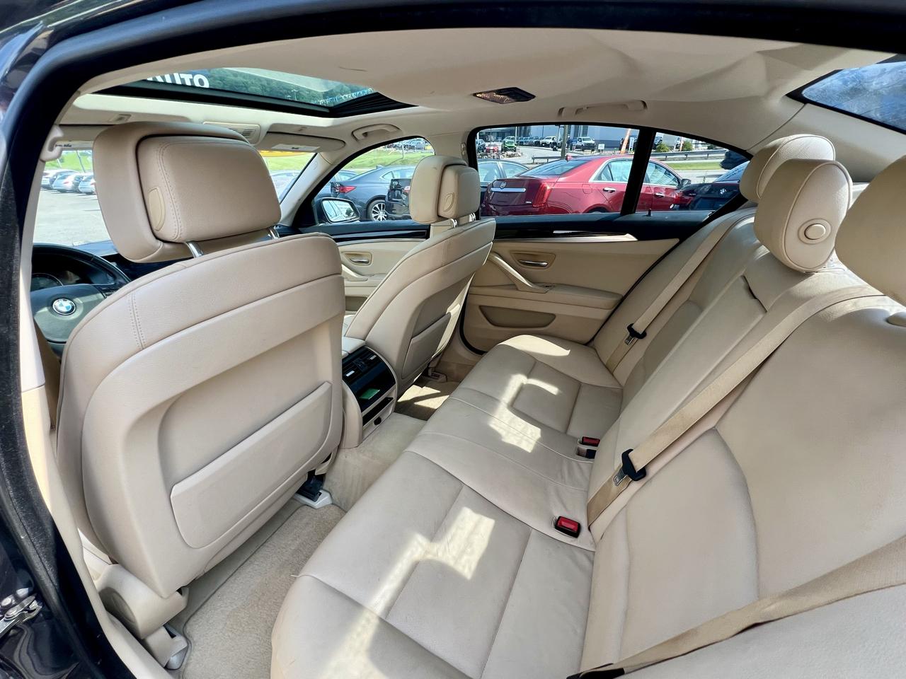 BMW 5 Series 4dr Sdn 528i RWD 2011