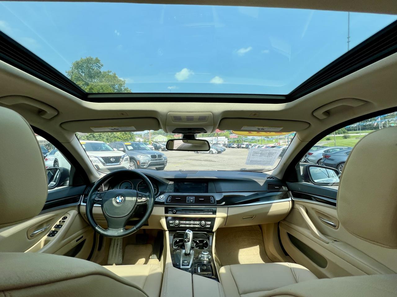 BMW 5 Series 4dr Sdn 528i RWD 2011