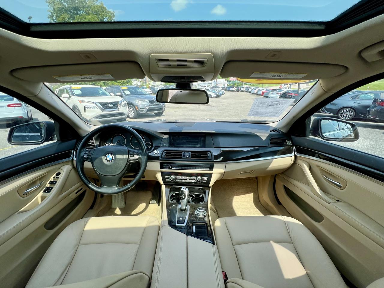 BMW 5 Series 4dr Sdn 528i RWD 2011