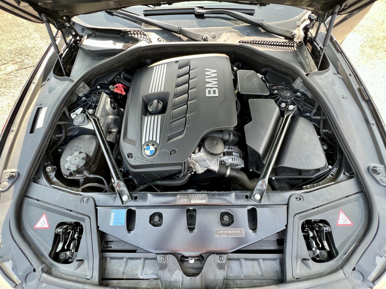 BMW 5 Series 4dr Sdn 528i RWD 2011