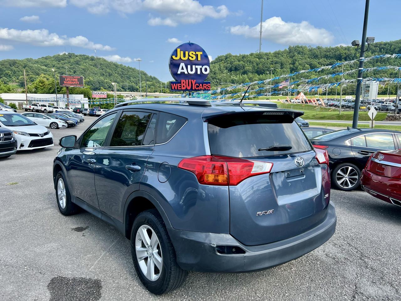 Toyota RAV4 FWD 4dr XLE (Natl) 2014